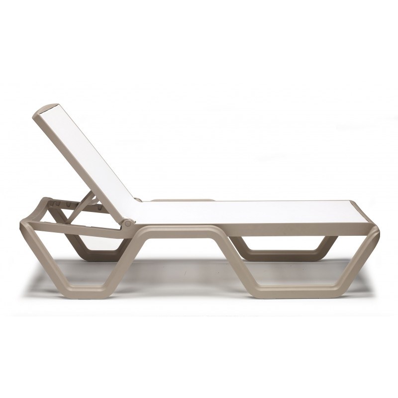 Bain de soleil design à roulettes VELA taupe par Scab design Bain de soleil design à roulettes VELA taupe par Scab design