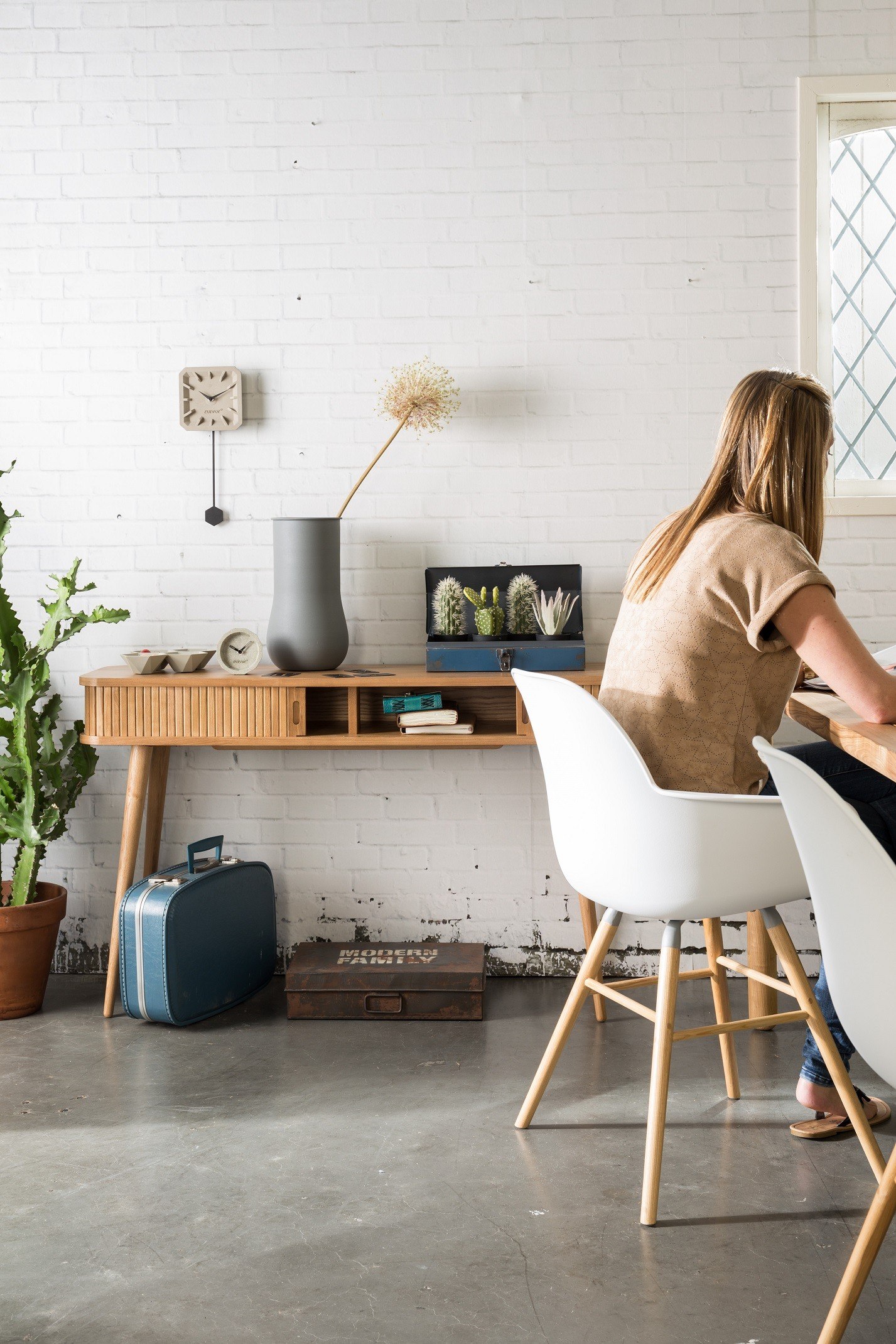 Fauteuil scandinave ALBERT KUIP blanc pied bois